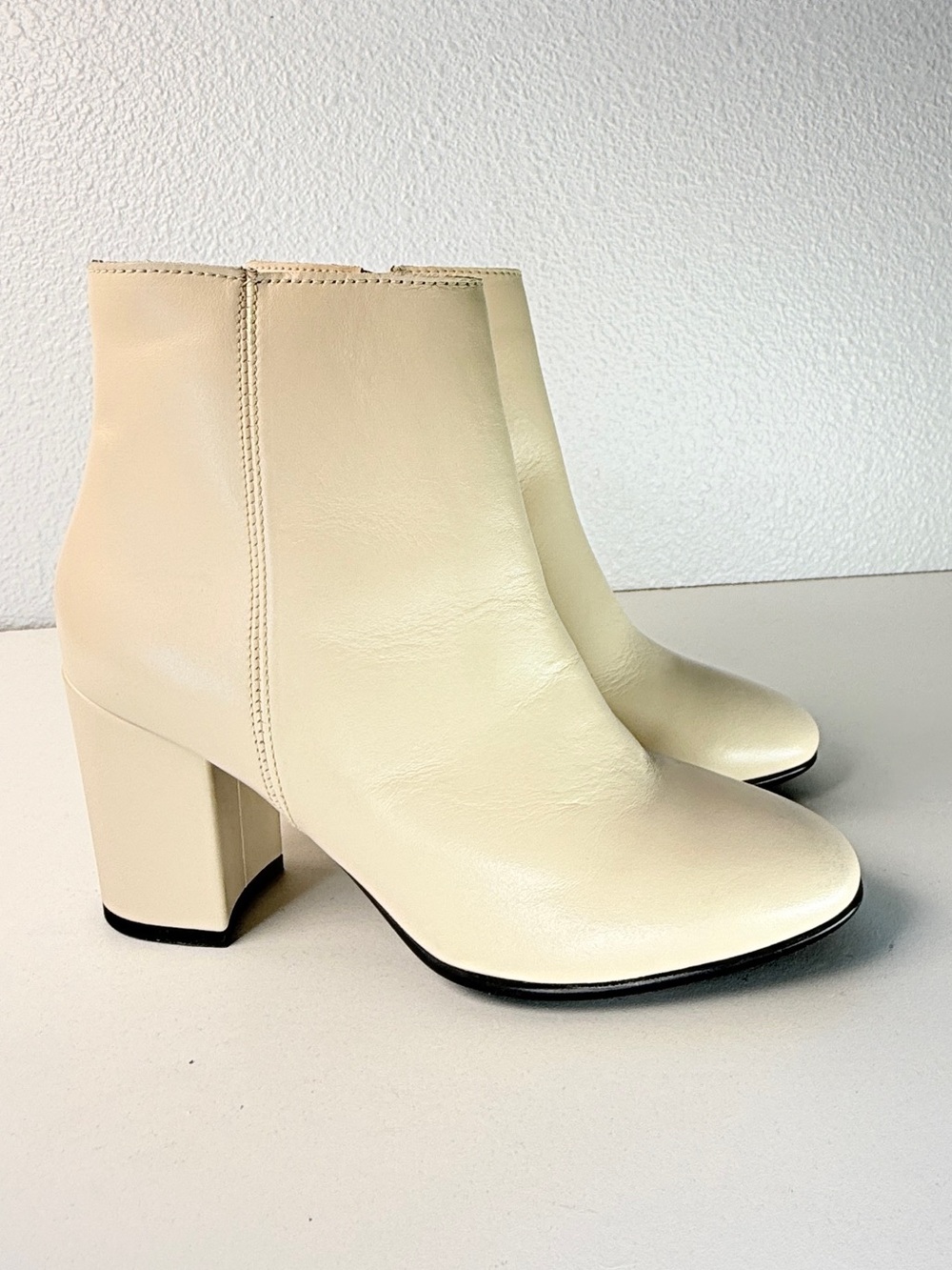 Rizzoli Cream Leather Block Heel Ankle Boots EU 39 US 8 Minimalist classy